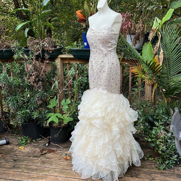 Wedding Gown - Picture 2 of 8